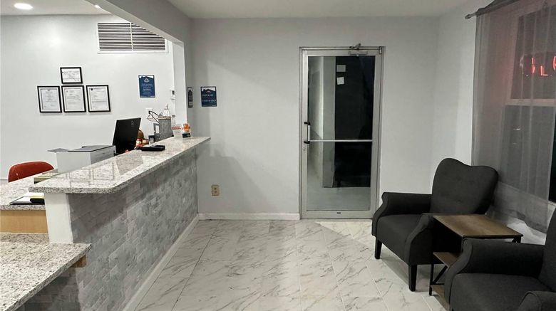 <b>Suburban Studios Newport News - Hampton Lobby</b>. Images powered by <a href="https://iceportal.shijigroup.com/" title="IcePortal" target="_blank">IcePortal</a>.