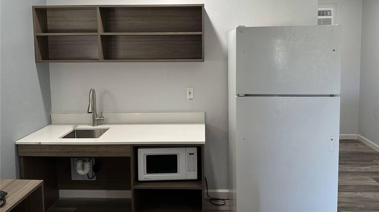 <b>Suburban Studios Newport News - Hampton Room</b>. Images powered by <a href="https://iceportal.shijigroup.com/" title="IcePortal" target="_blank">IcePortal</a>.