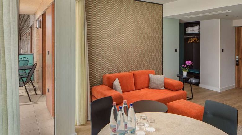<b>ESCALA Hotel & Suites Suite</b>. Images powered by <a href="https://iceportal.shijigroup.com/" title="IcePortal" target="_blank">IcePortal</a>.