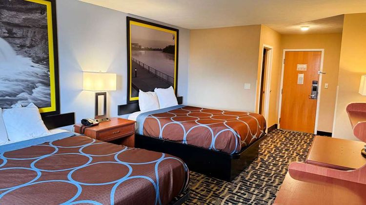 Super 8 Cozad Room