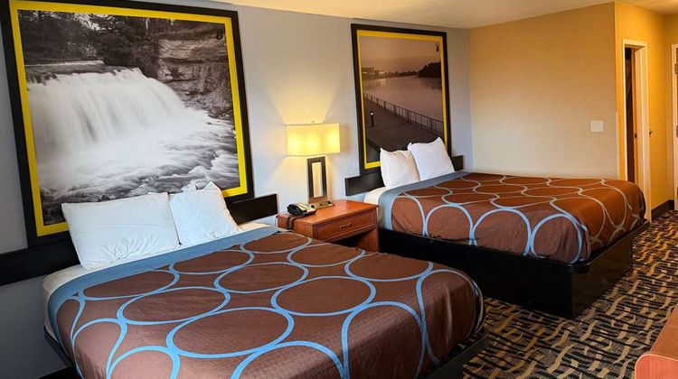 Super 8 Cozad Room