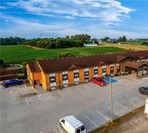 Super 8 by Wyndham Marston Exterior