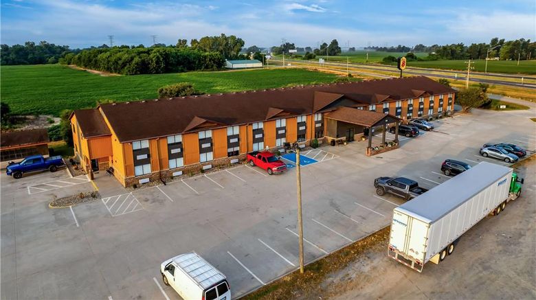 <b>Super 8 by Wyndham Marston Exterior</b>. Images powered by <a href="https://iceportal.shijigroup.com/" title="IcePortal" target="_blank">IcePortal</a>.