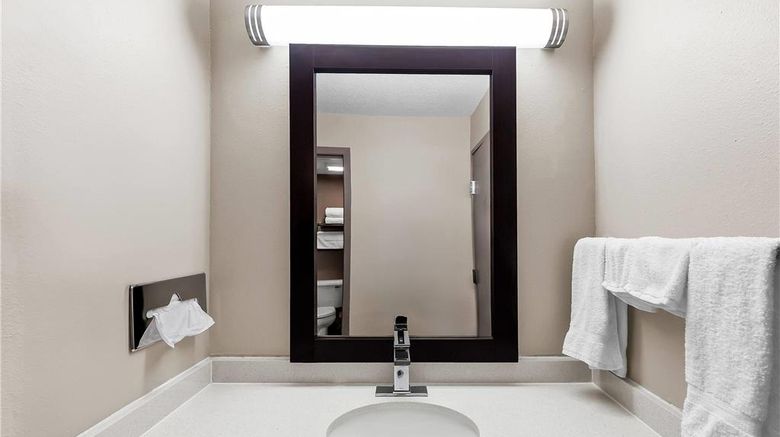 <b>Super 8 by Wyndham Marston Room</b>. Images powered by <a href="https://iceportal.shijigroup.com/" title="IcePortal" target="_blank">IcePortal</a>.