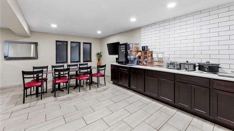 <b>Super 8 by Wyndham Marston Restaurant</b>. Images powered by <a href="https://iceportal.shijigroup.com/" title="IcePortal" target="_blank">IcePortal</a>.