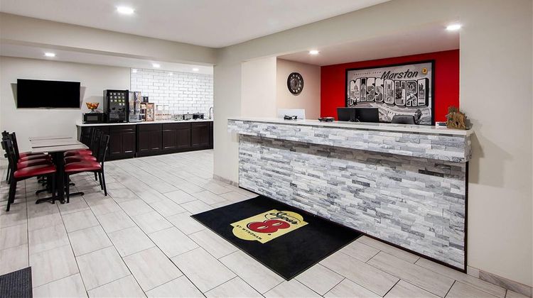 Super 8 by Wyndham Marston Lobby