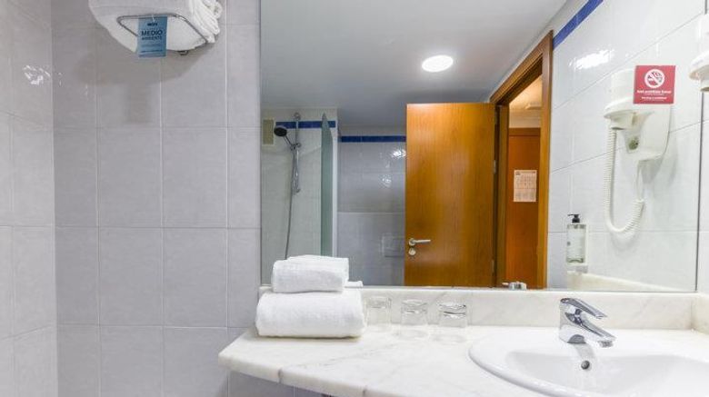 <b>Travelodge Madrid Alcala De Henares Room</b>. Images powered by <a href="https://iceportal.shijigroup.com/" title="IcePortal" target="_blank">IcePortal</a>.