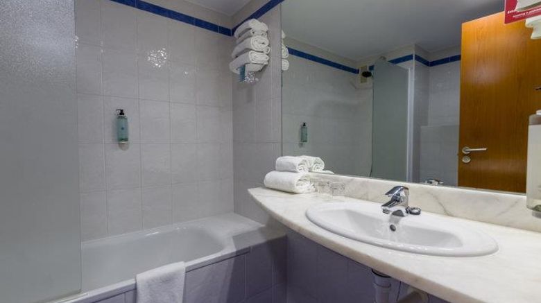 <b>Travelodge Madrid Alcala De Henares Room</b>. Images powered by <a href="https://iceportal.shijigroup.com/" title="IcePortal" target="_blank">IcePortal</a>.