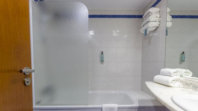 <b>Travelodge Madrid Alcala De Henares Room</b>. Images powered by <a href="https://iceportal.shijigroup.com/" title="IcePortal" target="_blank">IcePortal</a>.