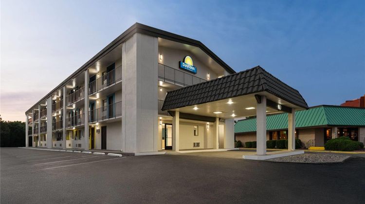 Days Inn by Wyndham Farmington Exterior