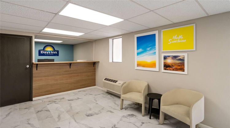 Days Inn by Wyndham Farmington Lobby