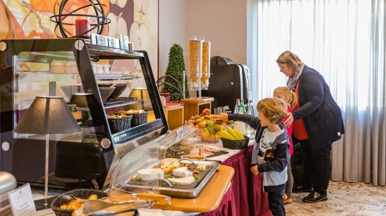 <b>Hotel Restaurant Le Fruitier Restaurant</b>. Images powered by <a href="https://iceportal.shijigroup.com/" title="IcePortal" target="_blank">IcePortal</a>.
