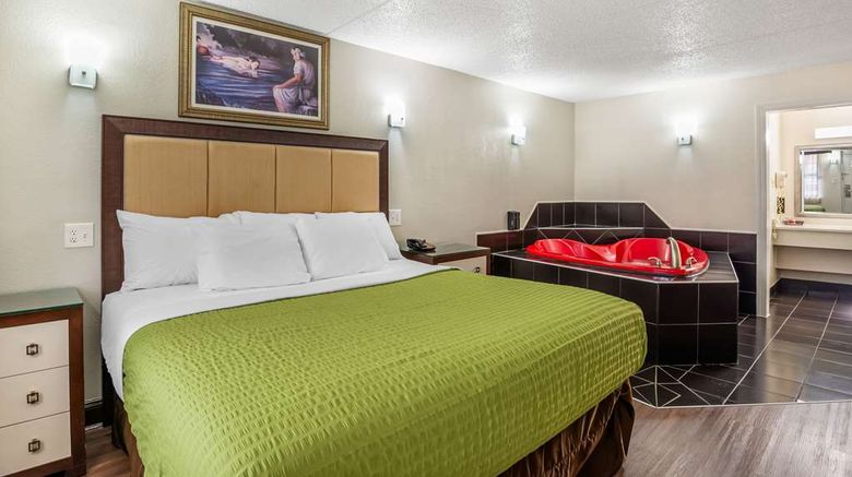 <b>Econo Lodge Richmond-North Chesterfield Suite</b>. Images powered by <a href="https://iceportal.shijigroup.com/" title="IcePortal" target="_blank">IcePortal</a>.