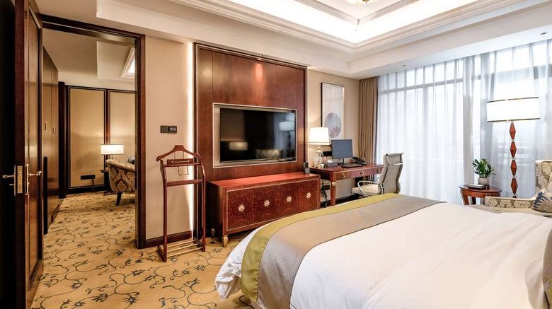 <b>The Farrington Hotel Suite</b>. Images powered by <a href="https://iceportal.shijigroup.com/" title="IcePortal" target="_blank">IcePortal</a>.