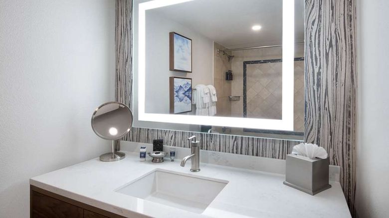 <b>Cheyenne Mountain Resort Room</b>. Images powered by <a href="https://iceportal.shijigroup.com/" title="IcePortal" target="_blank">IcePortal</a>.