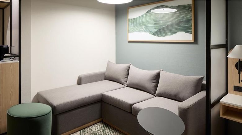 <b>Hyatt Place Montreal Airport Room</b>. Images powered by <a href="https://iceportal.shijigroup.com/" title="IcePortal" target="_blank">IcePortal</a>.