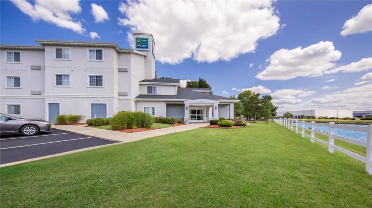 Suburban Studios Fishers Indianapolis Exterior