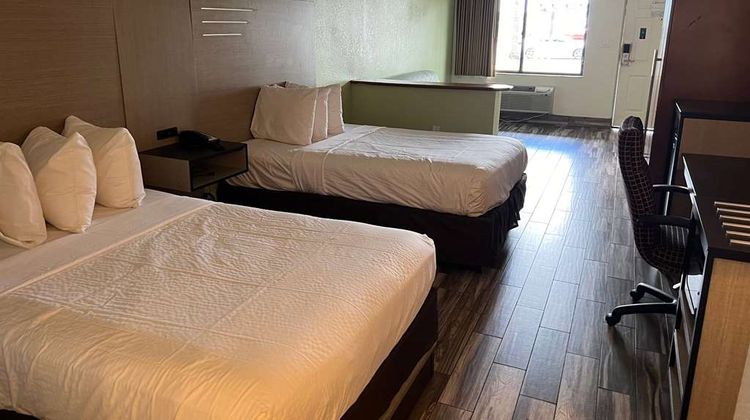 Baymont by Wyndham Orlando Downtown Room