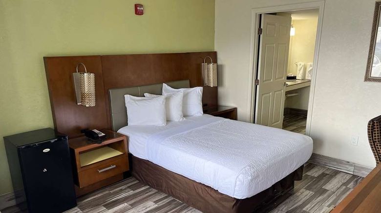 <b>Baymont by Wyndham Orlando Downtown Room</b>. Images powered by <a href="https://iceportal.shijigroup.com/" title="IcePortal" target="_blank">IcePortal</a>.