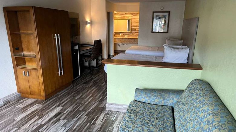 <b>Baymont by Wyndham Orlando Downtown Room</b>. Images powered by <a href="https://iceportal.shijigroup.com/" title="IcePortal" target="_blank">IcePortal</a>.