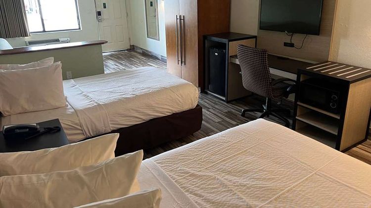 Baymont by Wyndham Orlando Downtown Room