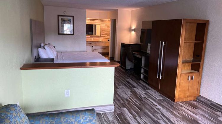 Baymont by Wyndham Orlando Downtown Room