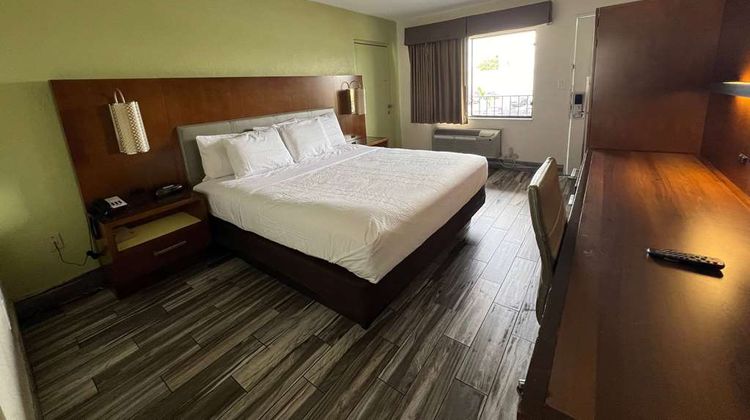 Baymont by Wyndham Orlando Downtown Room