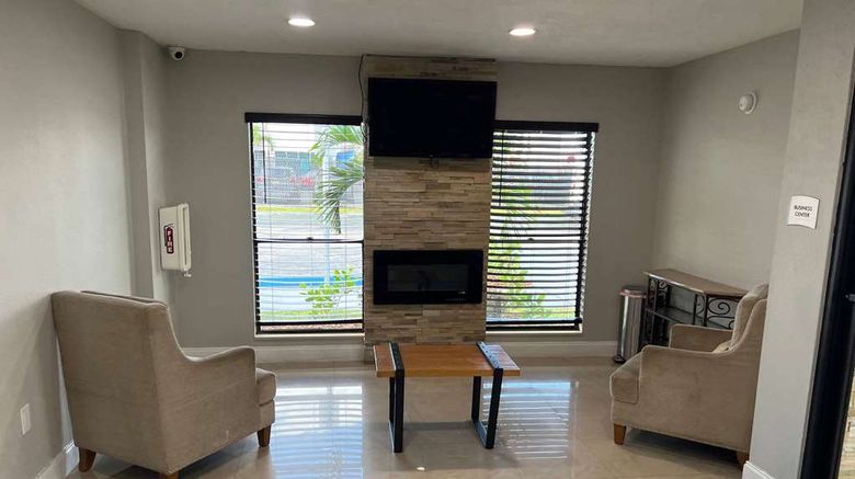 <b>Baymont by Wyndham Orlando Downtown Lobby</b>. Images powered by <a href="https://iceportal.shijigroup.com/" title="IcePortal" target="_blank">IcePortal</a>.