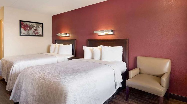 Super 8 by Wyndham Deerfield/Northbrook Room