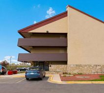 Super 8 by Wyndham Deerfield/Northbrook Exterior