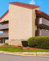 Super 8 by Wyndham Deerfield/Northbrook