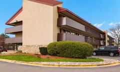 Super 8 by Wyndham Deerfield/Northbrook