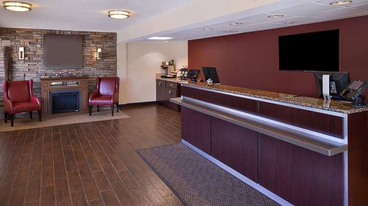 Super 8 by Wyndham Deerfield/Northbrook Lobby