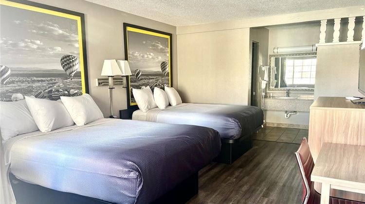 Super 8 by Wyndham Albuquerque Downtown Room