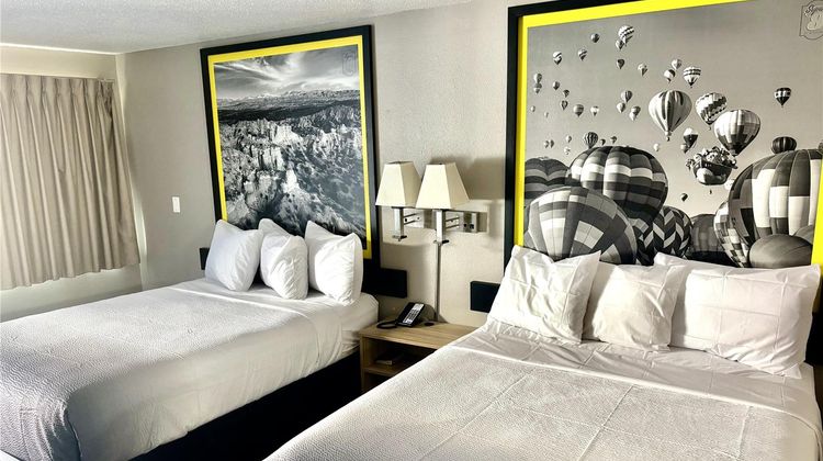 Super 8 by Wyndham Albuquerque Downtown Room