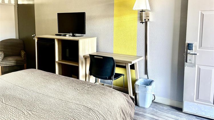 Super 8 by Wyndham Albuquerque Downtown Room