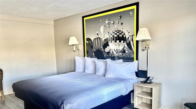 Super 8 by Wyndham Albuquerque Downtown Room