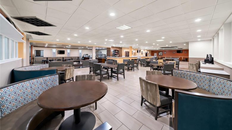 <b>Suburban Studios Restaurant</b>. Images powered by <a href="https://iceportal.shijigroup.com/" title="IcePortal" target="_blank">IcePortal</a>.