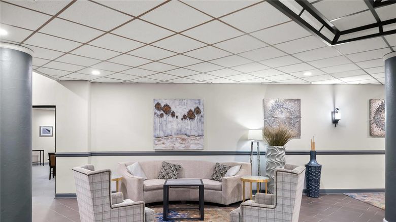 <b>Suburban Studios Lobby</b>. Images powered by <a href="https://iceportal.shijigroup.com/" title="IcePortal" target="_blank">IcePortal</a>.