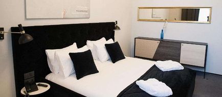 Loop Hotel Room