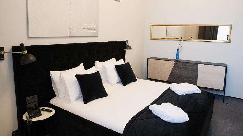 <b>Loop Hotel Room</b>. Images powered by <a href="https://iceportal.shijigroup.com/" title="IcePortal" target="_blank">IcePortal</a>.