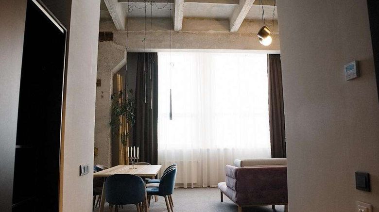 <b>Loop Hotel Room</b>. Images powered by <a href="https://iceportal.shijigroup.com/" title="IcePortal" target="_blank">IcePortal</a>.