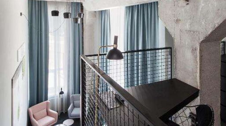 <b>Loop Hotel Room</b>. Images powered by <a href="https://iceportal.shijigroup.com/" title="IcePortal" target="_blank">IcePortal</a>.