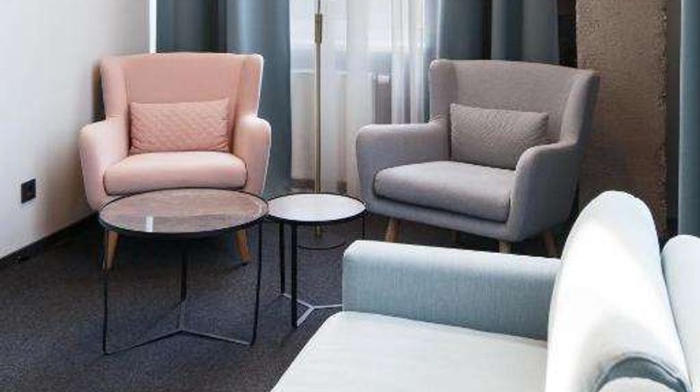 <b>Loop Hotel Room</b>. Images powered by <a href="https://iceportal.shijigroup.com/" title="IcePortal" target="_blank">IcePortal</a>.