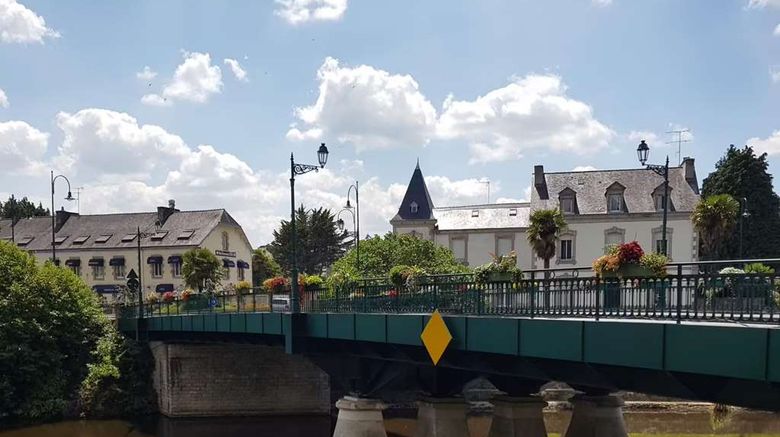 <b>Brit Hotel Essentiel Pontivy-Robic Exterior</b>. Images powered by <a href="https://iceportal.shijigroup.com/" title="IcePortal" target="_blank">IcePortal</a>.