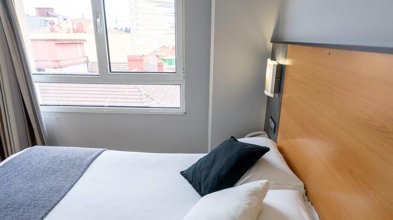 <b>Hotel Faranda Pathos Gijon Room</b>. Images powered by <a href="https://iceportal.shijigroup.com/" title="IcePortal" target="_blank">IcePortal</a>.