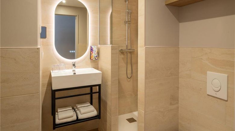 <b>Sure Hotel by Best Western Tours Sud Room</b>. Images powered by <a href="https://iceportal.shijigroup.com/" title="IcePortal" target="_blank">IcePortal</a>.