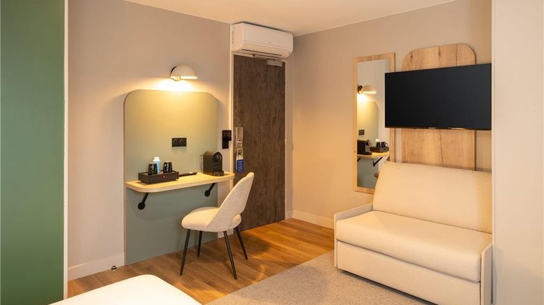 <b>Sure Hotel by Best Western Tours Sud Room</b>. Images powered by <a href="https://iceportal.shijigroup.com/" title="IcePortal" target="_blank">IcePortal</a>.
