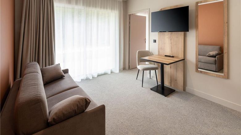 <b>Sure Hotel by Best Western Tours Sud Room</b>. Images powered by <a href="https://iceportal.shijigroup.com/" title="IcePortal" target="_blank">IcePortal</a>.