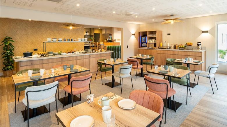 <b>Sure Hotel by Best Western Tours Sud Restaurant</b>. Images powered by <a href="https://iceportal.shijigroup.com/" title="IcePortal" target="_blank">IcePortal</a>.